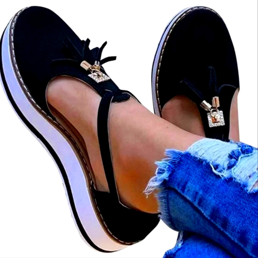 NWOT Elegant Black Women's Shoes with Gold Accents Size 8.5